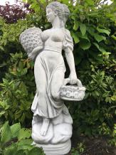 Vrouw met manden - stenen beeld - 138 cm - gedetailleerd